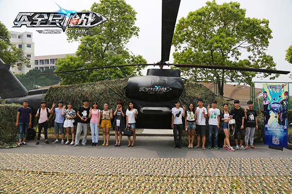 战斗直升机空降校园《全民枪战》校园联赛启动