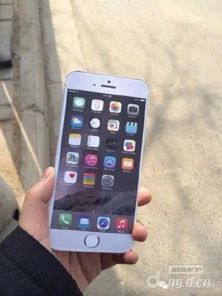 《骷髅精灵三部曲》走在路上看见散落iPhone6
