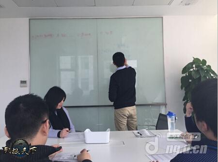 《武极天下》挨踢狗求不踢终于做到60人同屏了